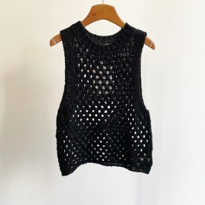 Amomento Crochet Knit Vest Black (Women) 