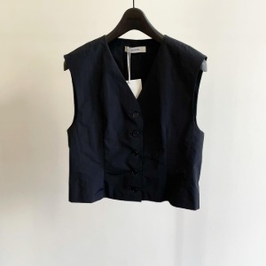 Amomento V-neck Line Vest Black (Women) 